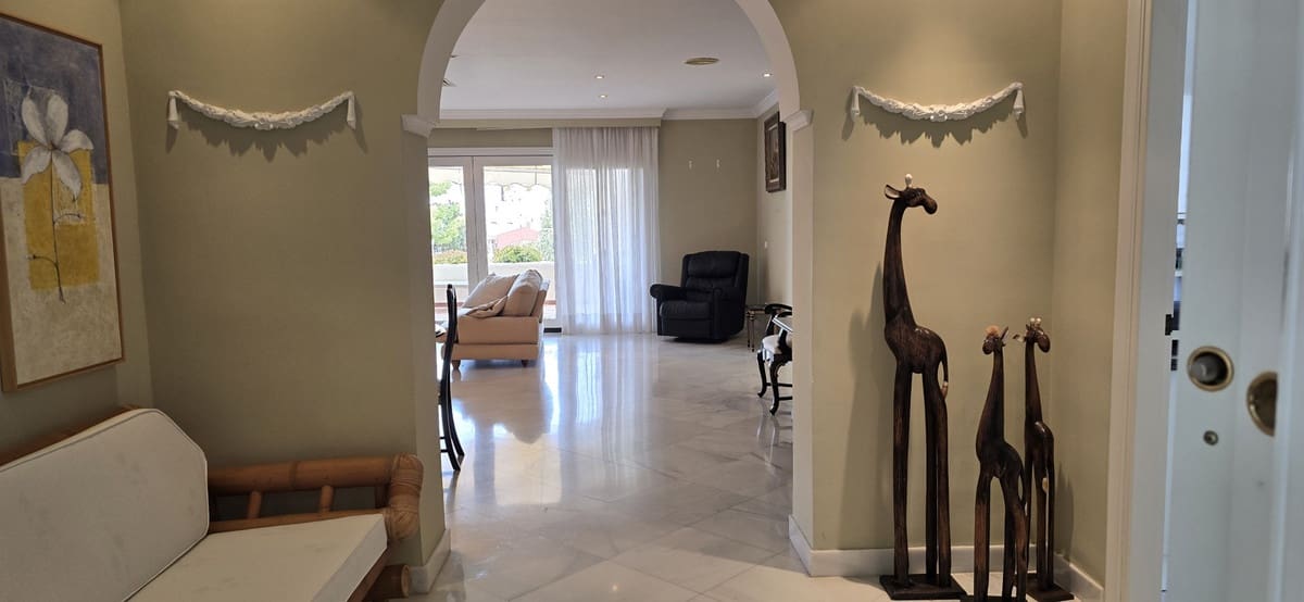 4 soveværelse Lejlighed til salg i Torremolinos med swimmingpool - € 1.050.000 (Ref: 9540128)