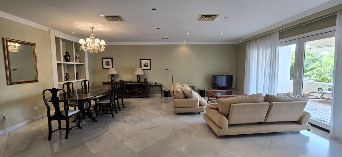 4 soveværelse Lejlighed til salg i Torremolinos med swimmingpool - € 1.050.000 (Ref: 9540128)