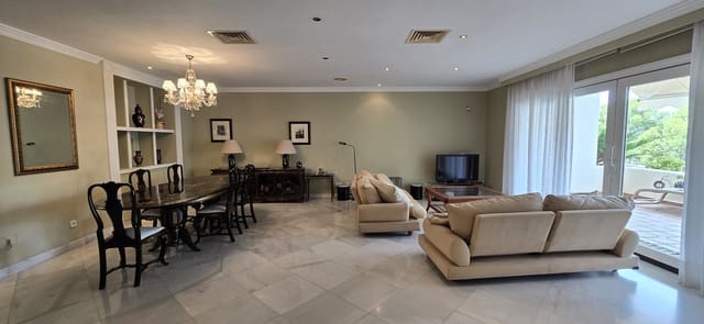 4 soveværelse Lejlighed til salg i Torremolinos med swimmingpool - € 1.050.000 (Ref: 9540128)