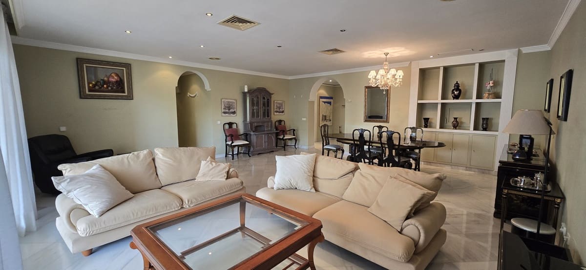 4 soveværelse Lejlighed til salg i Torremolinos med swimmingpool - € 1.050.000 (Ref: 9540128)