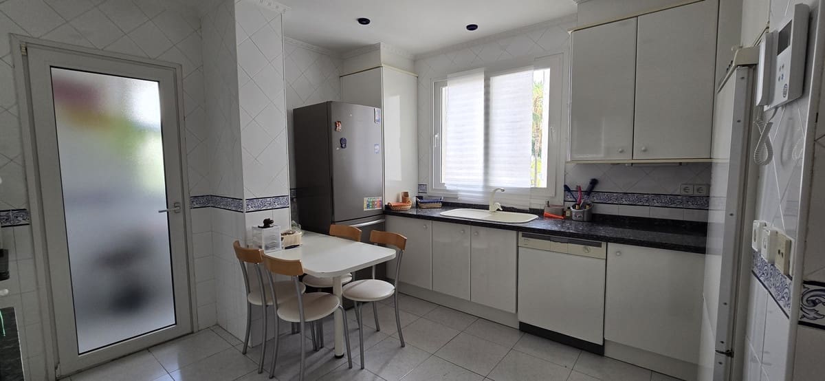 4 soveværelse Lejlighed til salg i Torremolinos med swimmingpool - € 1.050.000 (Ref: 9540128)