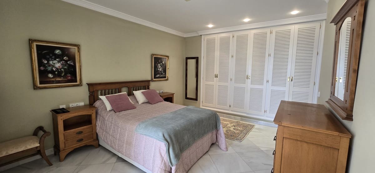 4 soveværelse Lejlighed til salg i Torremolinos med swimmingpool - € 1.050.000 (Ref: 9540128)