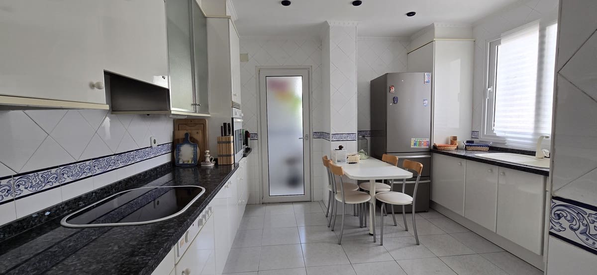 4 soveværelse Lejlighed til salg i Torremolinos med swimmingpool - € 1.050.000 (Ref: 9540128)