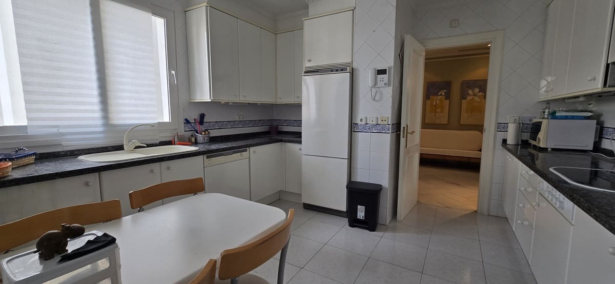 4 soveværelse Lejlighed til salg i Torremolinos med swimmingpool - € 1.050.000 (Ref: 9540128)