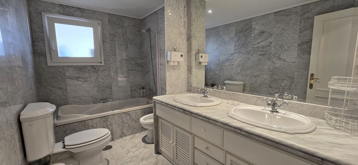 4 soveværelse Lejlighed til salg i Torremolinos med swimmingpool - € 1.050.000 (Ref: 9540128)