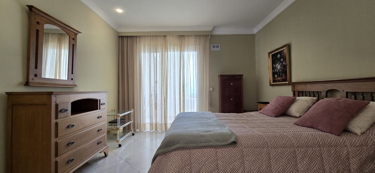 4 soveværelse Lejlighed til salg i Torremolinos med swimmingpool - € 1.050.000 (Ref: 9540128)