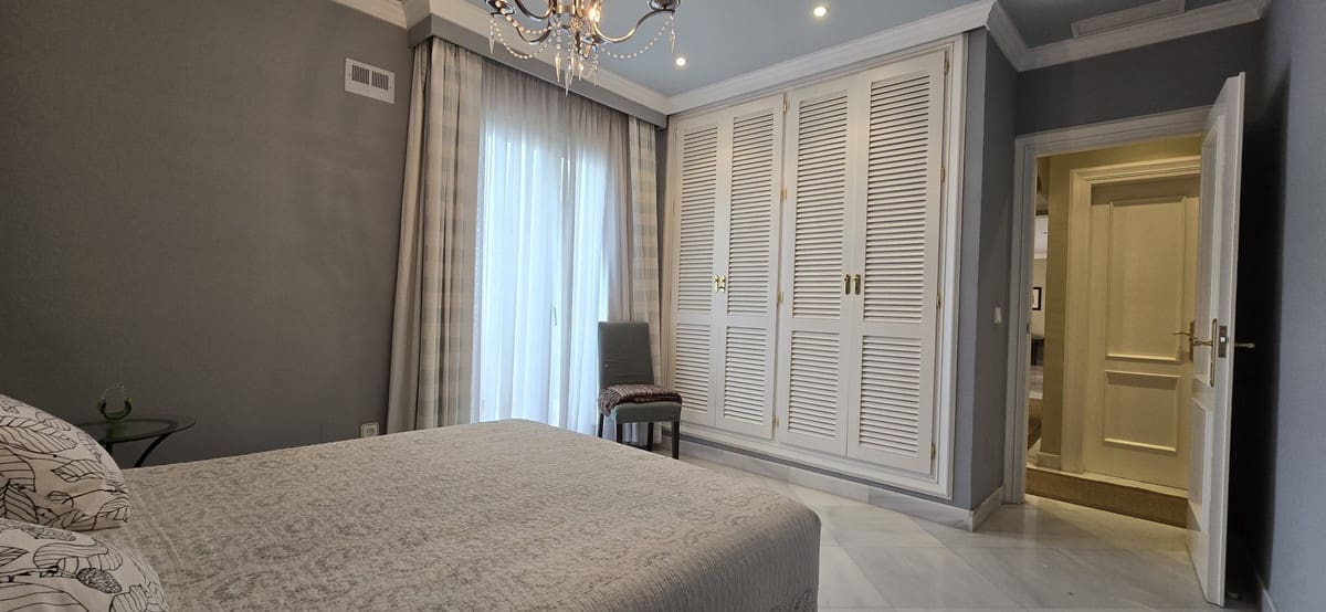 4 soveværelse Lejlighed til salg i Torremolinos med swimmingpool - € 1.050.000 (Ref: 9540128)