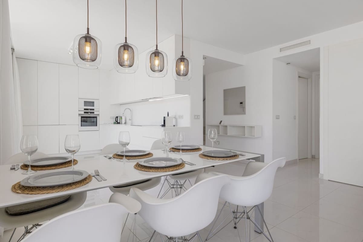 3 sypialnia Penthouse na sprzedaż w Benahavis z basenem - 1 050 000 € (Ref: 9540129)