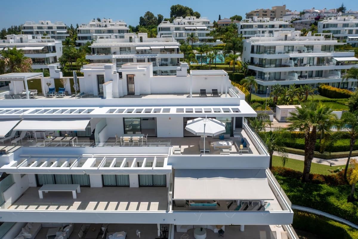 3 sypialnia Penthouse na sprzedaż w Benahavis z basenem - 1 050 000 € (Ref: 9540129)