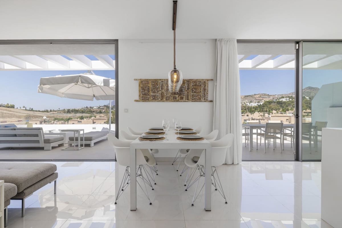 3 sypialnia Penthouse na sprzedaż w Benahavis z basenem - 1 050 000 € (Ref: 9540129)