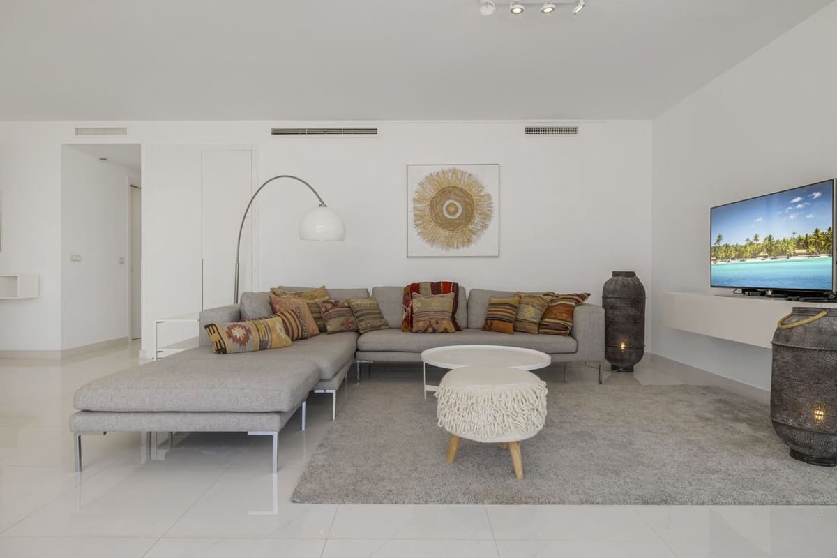 3 sypialnia Penthouse na sprzedaż w Benahavis z basenem - 1 050 000 € (Ref: 9540129)