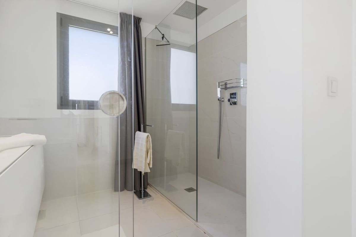 3 sypialnia Penthouse na sprzedaż w Benahavis z basenem - 1 050 000 € (Ref: 9540129)