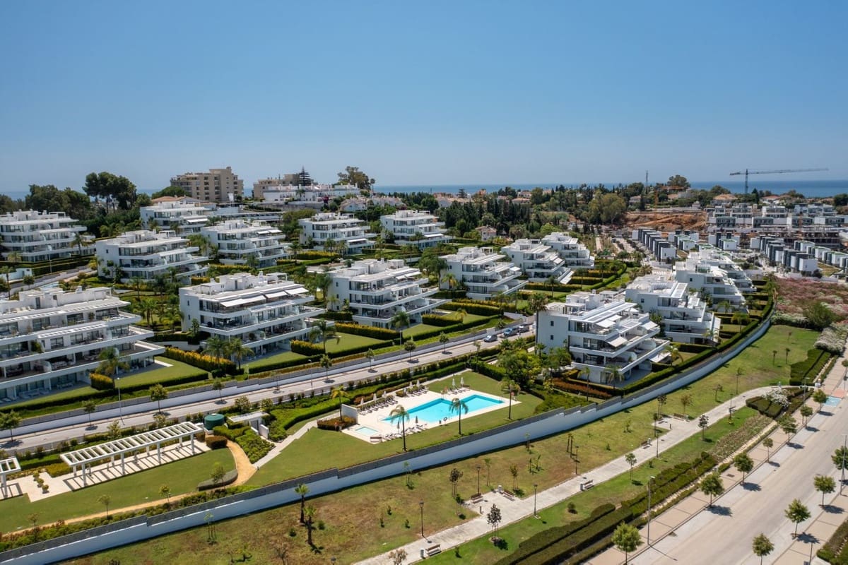 3 sypialnia Penthouse na sprzedaż w Benahavis z basenem - 1 050 000 € (Ref: 9540129)