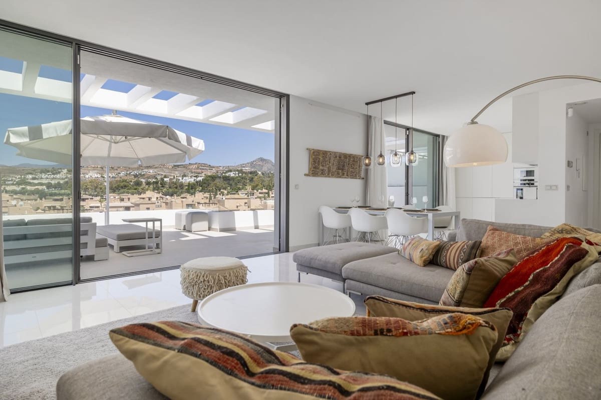 3 sypialnia Penthouse na sprzedaż w Benahavis z basenem - 1 050 000 € (Ref: 9540129)