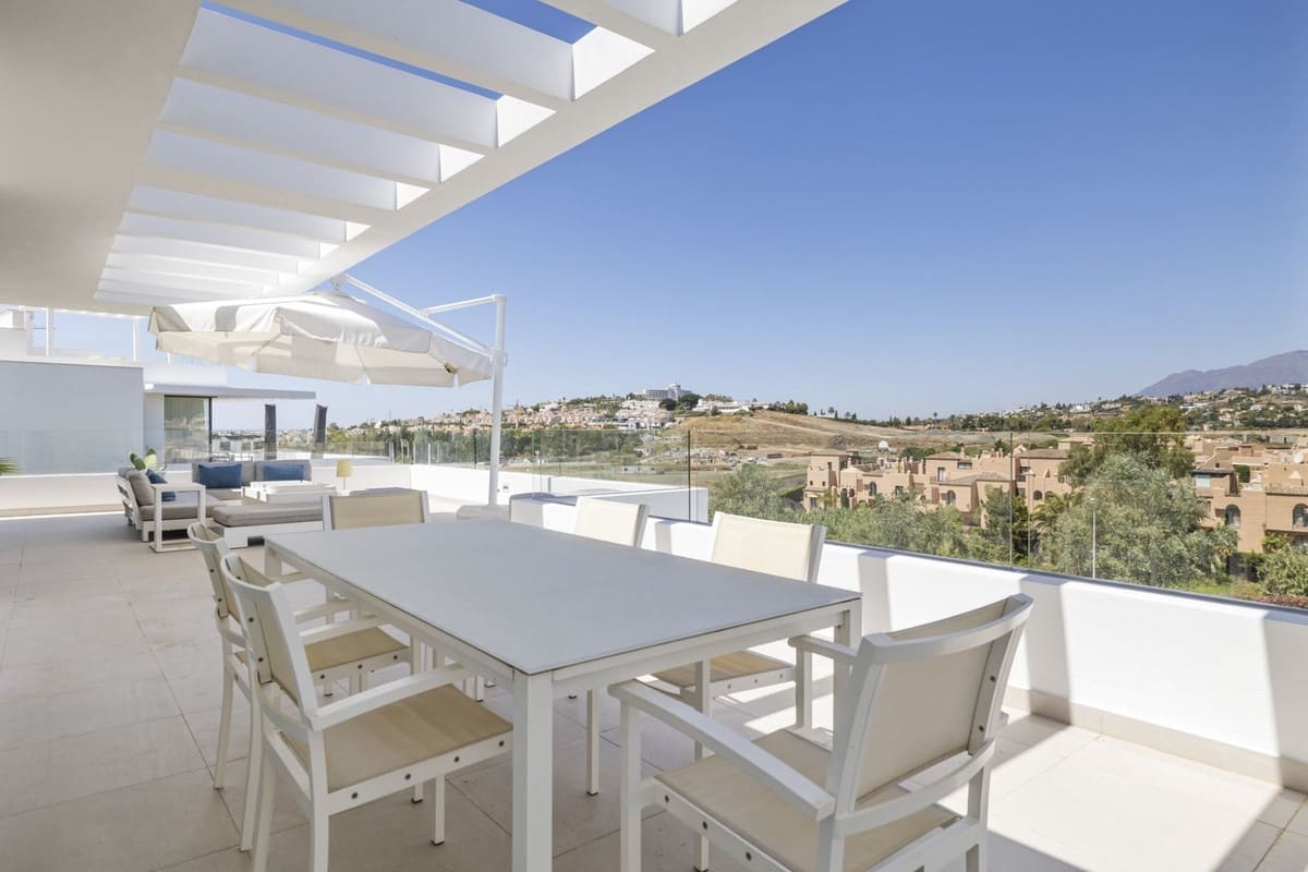 3 sypialnia Penthouse na sprzedaż w Benahavis z basenem - 1 050 000 € (Ref: 9540129)