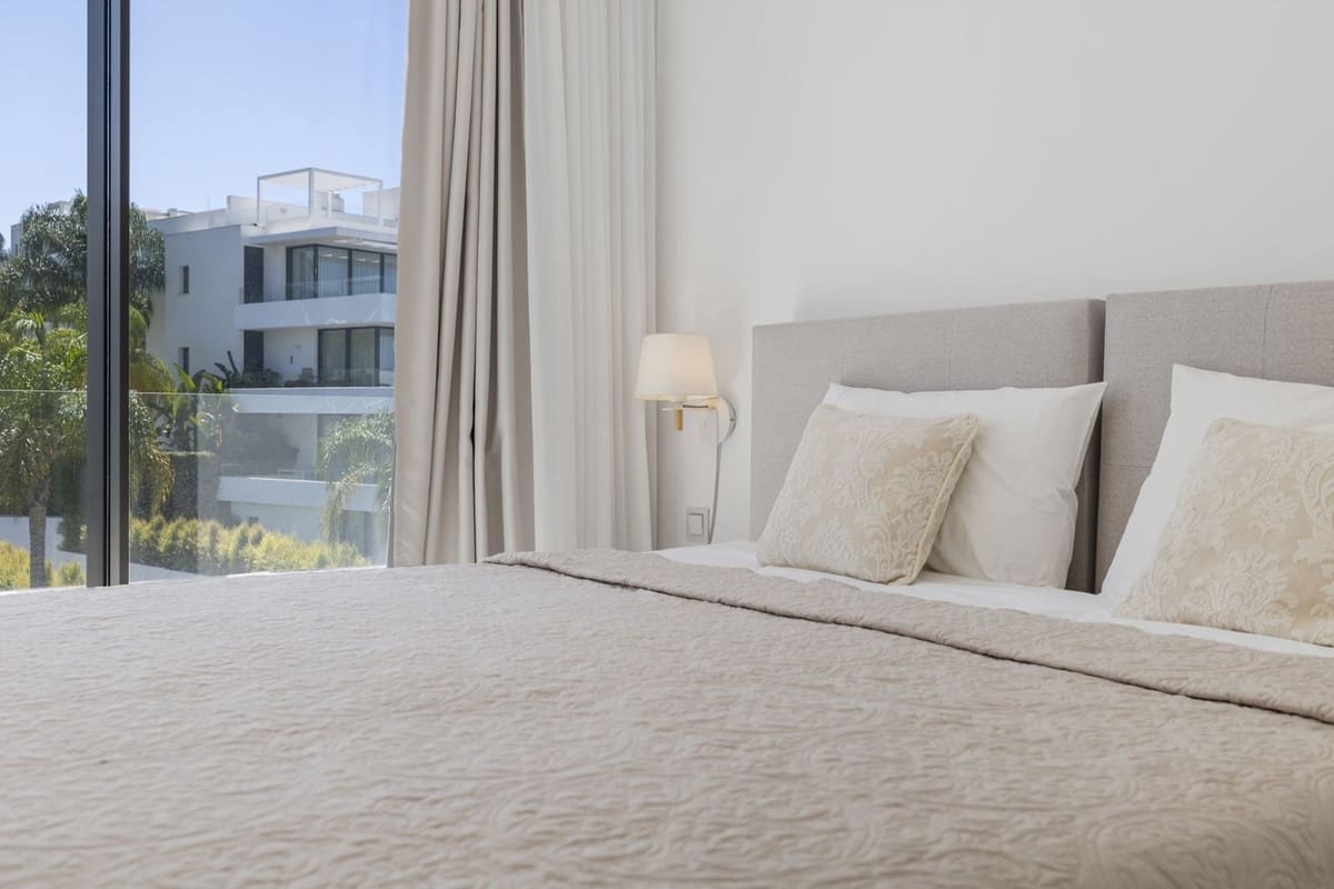 3 sypialnia Penthouse na sprzedaż w Benahavis z basenem - 1 050 000 € (Ref: 9540129)