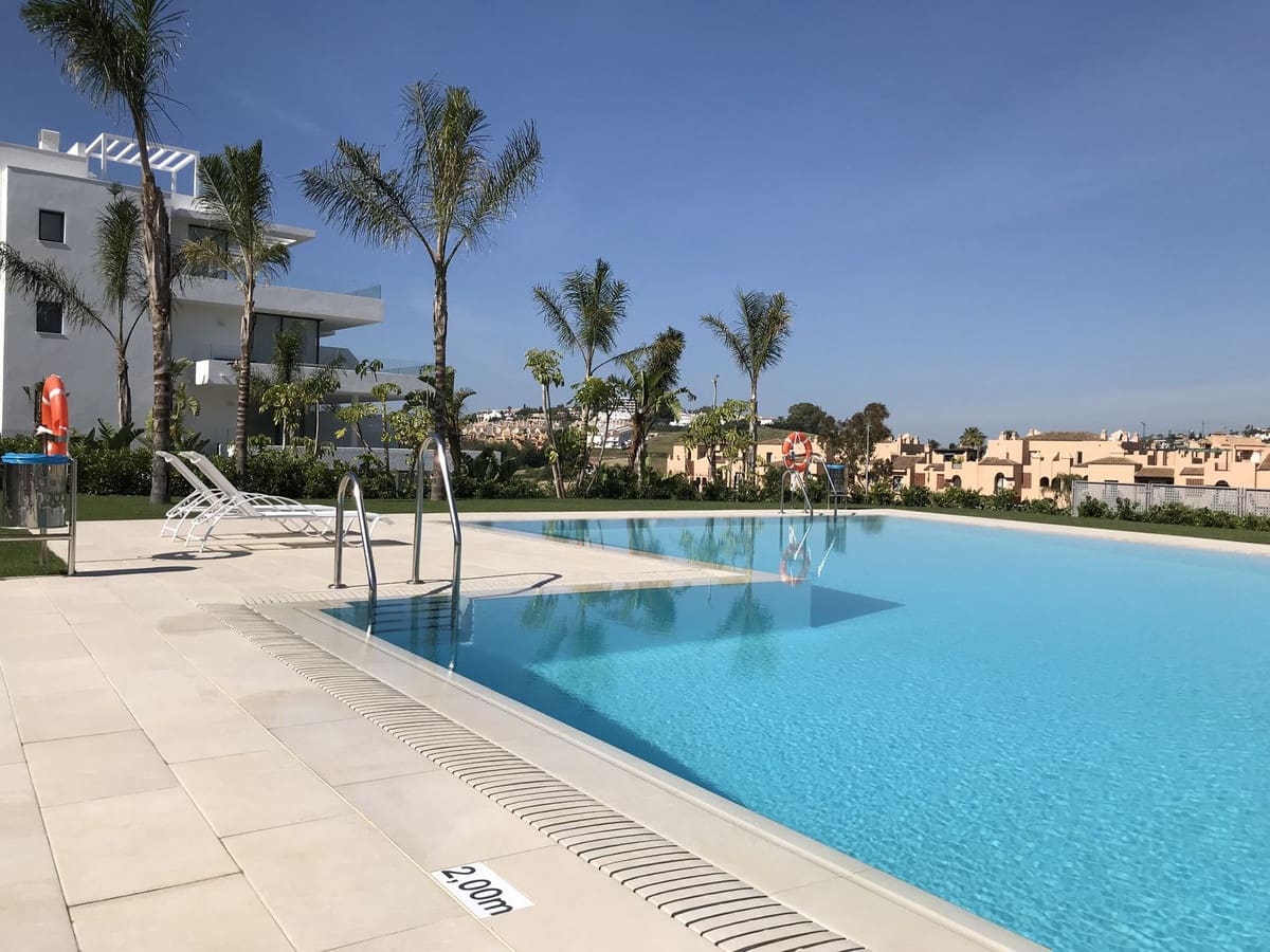 3 sypialnia Penthouse na sprzedaż w Benahavis z basenem - 1 050 000 € (Ref: 9540129)