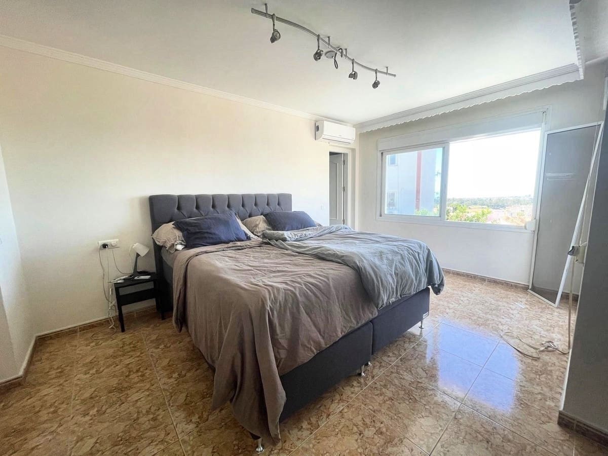 3 soveværelse Villa til salg i Nueva Andalucia med swimmingpool - € 1.050.000 (Ref: 9540130)