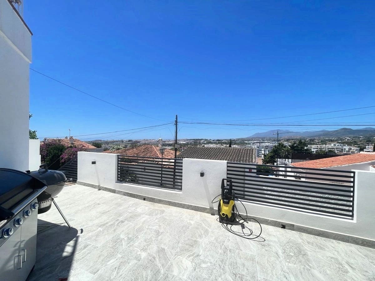 3 soveværelse Villa til salg i Nueva Andalucia med swimmingpool - € 1.050.000 (Ref: 9540130)