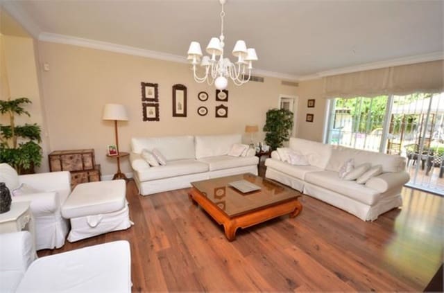 4 Zimmer Villa zu verkaufen in Mijas Golf, Mijas mit Pool - 1.050.000 € (Ref: 9540131)