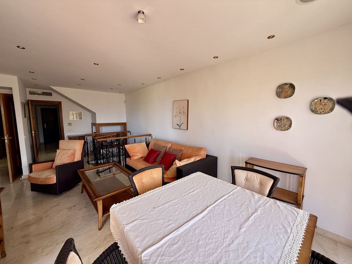 4 quarto Moradia Geminada para venda em Elviria com piscina - 1 050 000 € (Ref: 9540133)