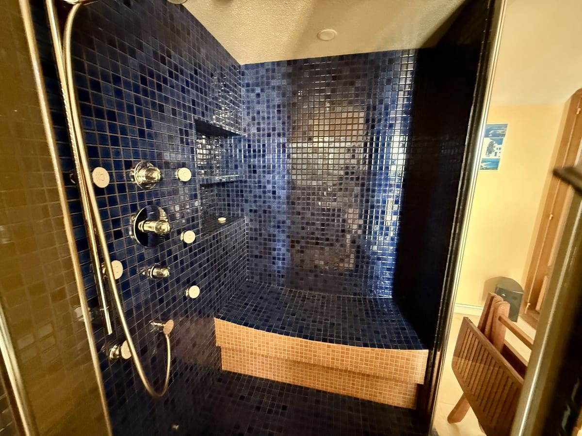 4 quarto Moradia Geminada para venda em Elviria com piscina - 1 050 000 € (Ref: 9540133)