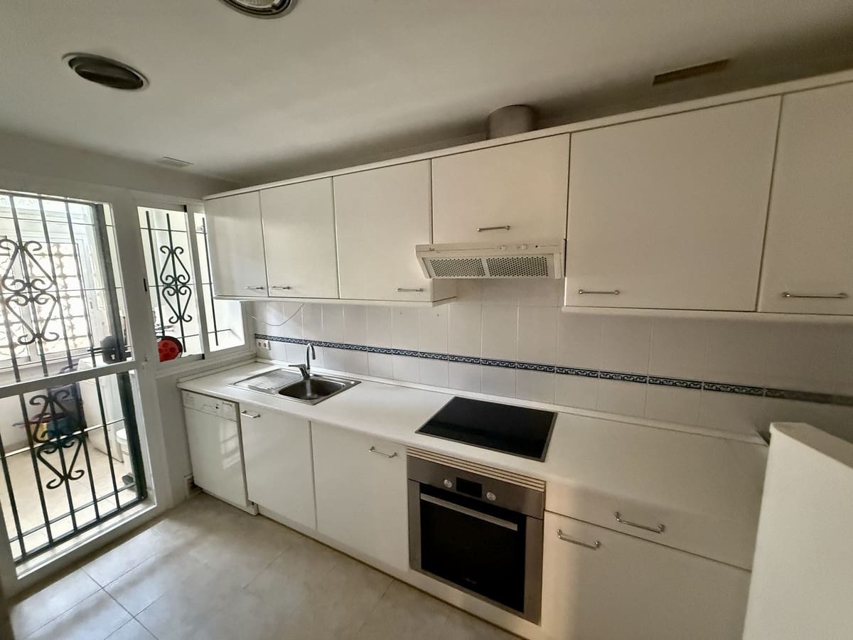 4 quarto Moradia Geminada para venda em Elviria com piscina - 1 050 000 € (Ref: 9540133)