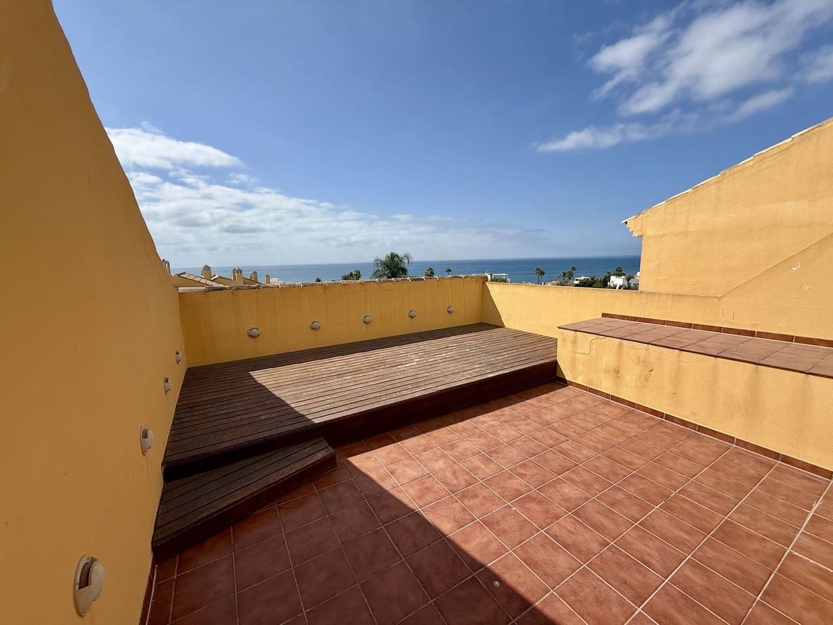 4 bedroom Semi-detached Villa for sale in Elviria with pool - € 1,050,000 (Ref: 9540133)