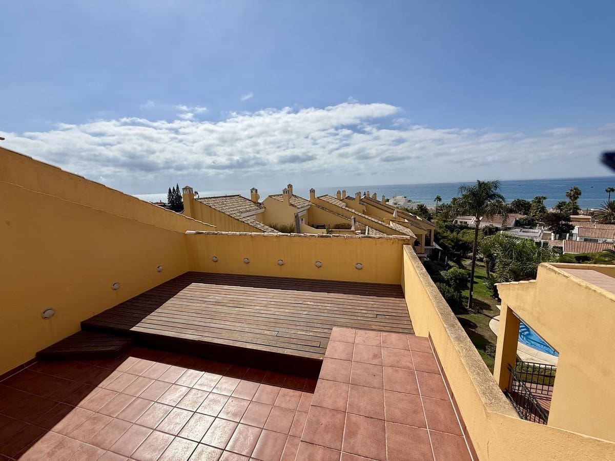 4 bedroom Semi-detached Villa for sale in Elviria with pool - € 1,050,000 (Ref: 9540133)