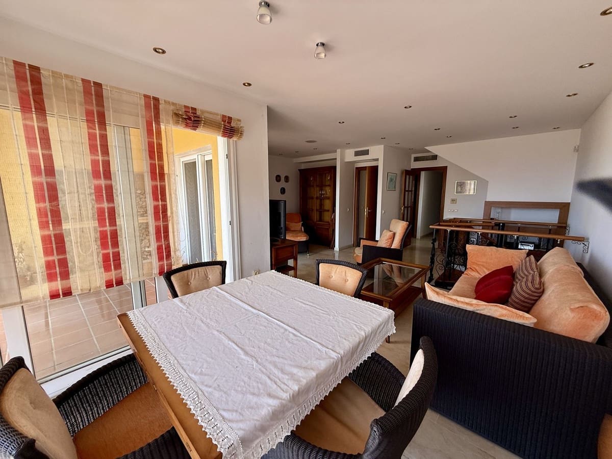 4 bedroom Semi-detached Villa for sale in Elviria with pool - € 1,050,000 (Ref: 9540133)