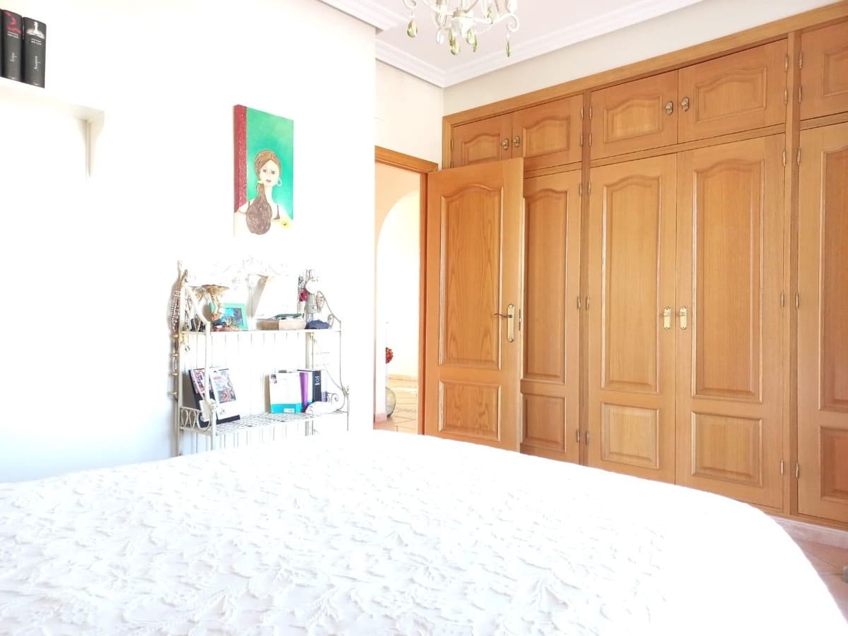 5 sovrum Semi-fristående Villa till salu i San Pedro de Alcantara med garage - 1 050 000 € (Ref: 9540134)