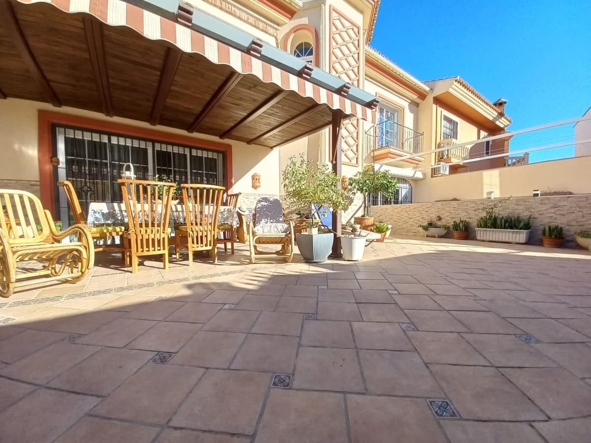 5 sovrum Semi-fristående Villa till salu i San Pedro de Alcantara med garage - 1 050 000 € (Ref: 9540134)