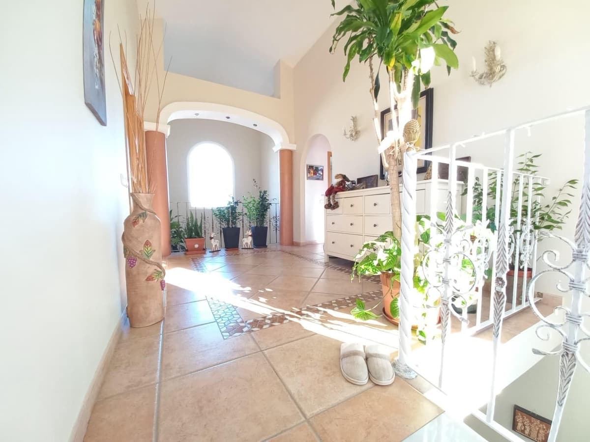 5 sovrum Semi-fristående Villa till salu i San Pedro de Alcantara med garage - 1 050 000 € (Ref: 9540134)