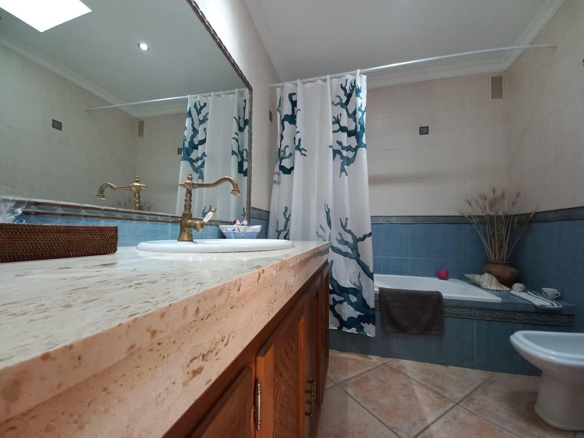 5 sovrum Semi-fristående Villa till salu i San Pedro de Alcantara med garage - 1 050 000 € (Ref: 9540134)