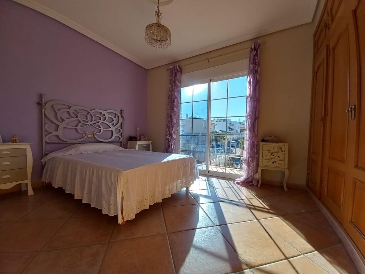 5 sovrum Semi-fristående Villa till salu i San Pedro de Alcantara med garage - 1 050 000 € (Ref: 9540134)