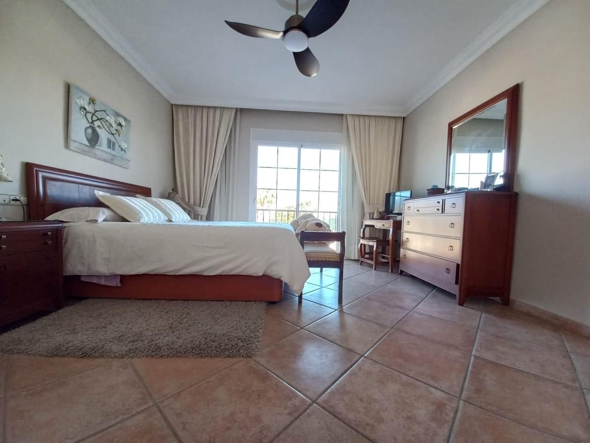 5 sovrum Semi-fristående Villa till salu i San Pedro de Alcantara med garage - 1 050 000 € (Ref: 9540134)