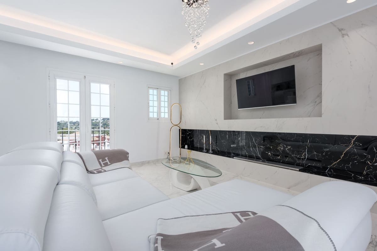 3 soveværelse Byhus til salg i Nueva Andalucia med swimmingpool - € 1.050.000 (Ref: 9540135)