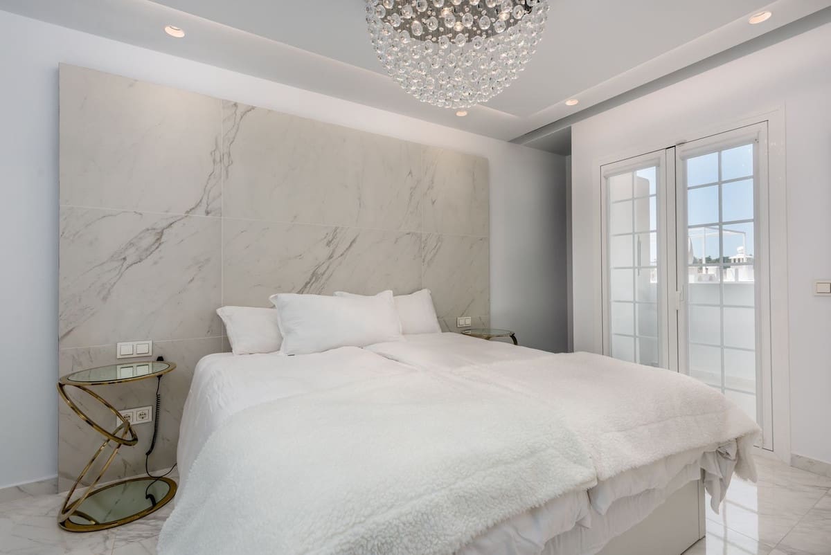 3 soveværelse Byhus til salg i Nueva Andalucia med swimmingpool - € 1.050.000 (Ref: 9540135)