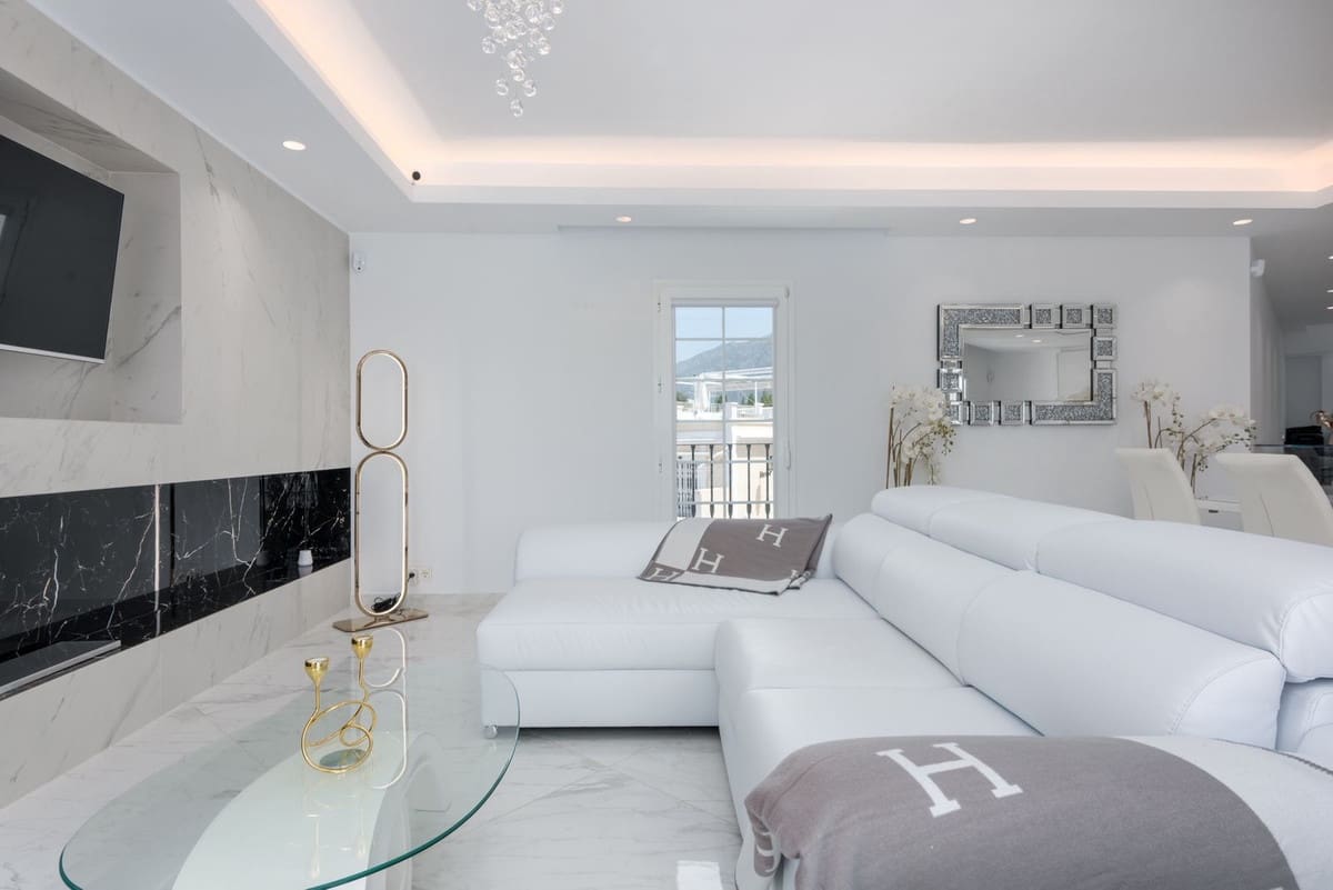 3 soveværelse Byhus til salg i Nueva Andalucia med swimmingpool - € 1.050.000 (Ref: 9540135)