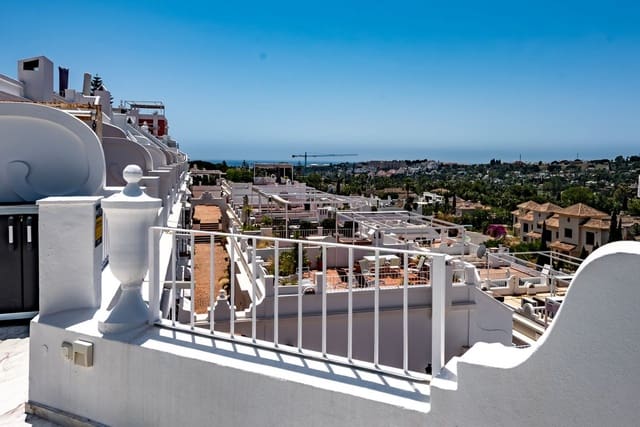 3 soveværelse Byhus til salg i La Dama de Noche - La Alzambra, Marbella med swimmingpool - € 1.050.000 (Ref: 9540135)