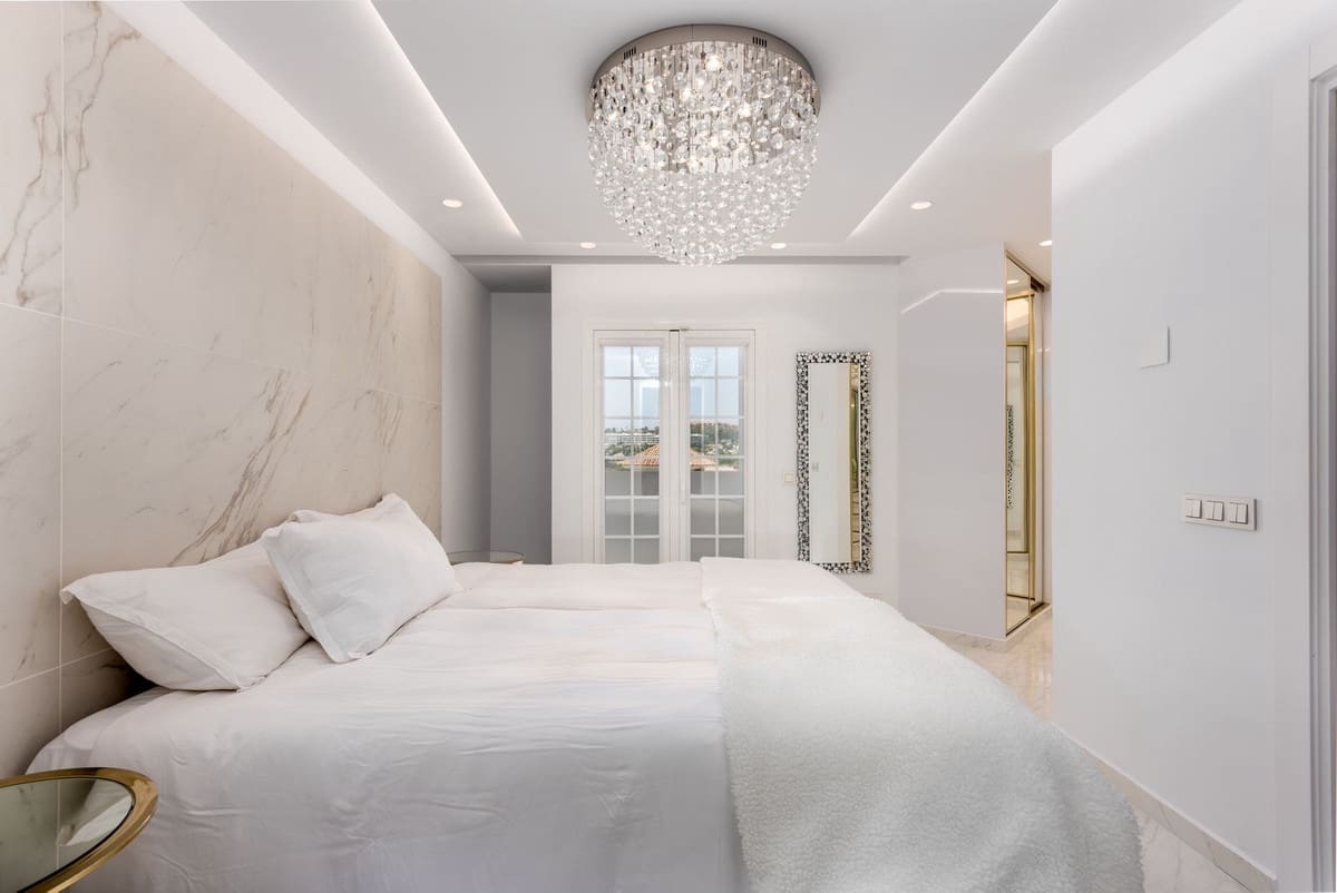 3 soveværelse Byhus til salg i Nueva Andalucia med swimmingpool - € 1.050.000 (Ref: 9540135)