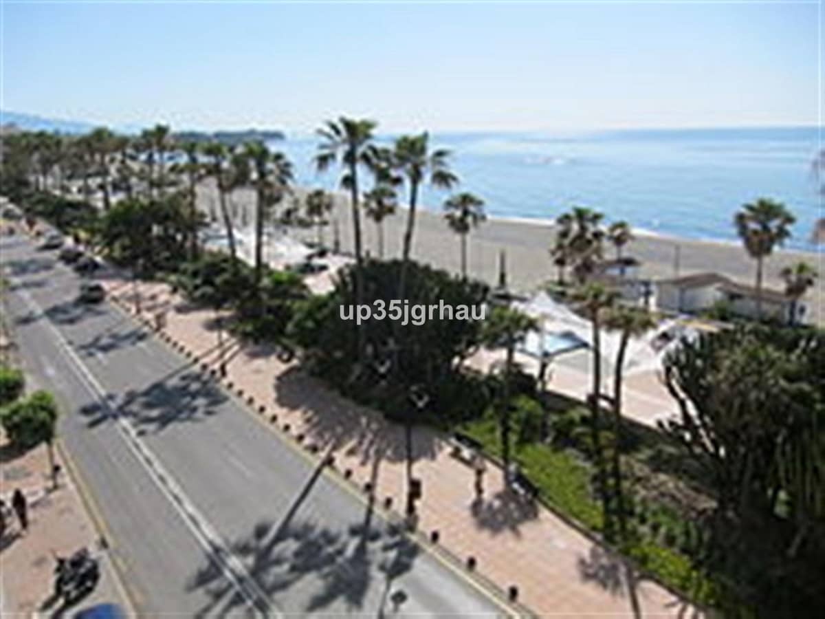 4 quarto Casa em Banda para venda em Estepona - 1 050 000 € (Ref: 9540137)