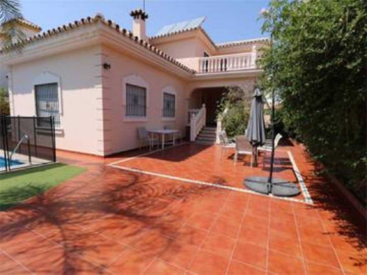 6 soveværelse Villa til salg i Torremolinos med swimmingpool - € 1.065.000 (Ref: 9540141)
