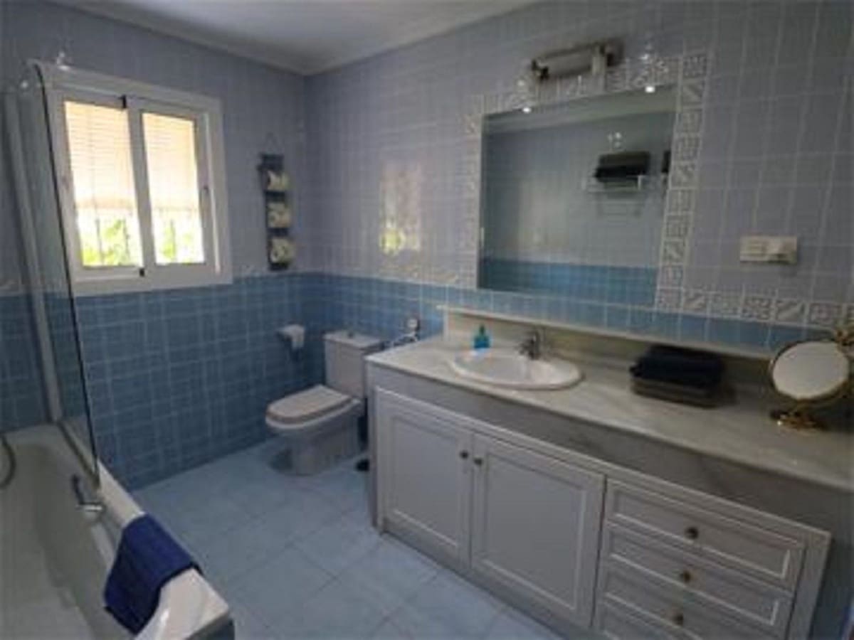 6 soveværelse Villa til salg i Torremolinos med swimmingpool - € 1.065.000 (Ref: 9540141)