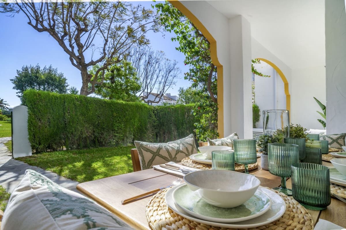 3 soverom Leilighet til salgs i Nueva Andalucia med svømmebasseng - € 1 090 000 (Ref: 9540148)