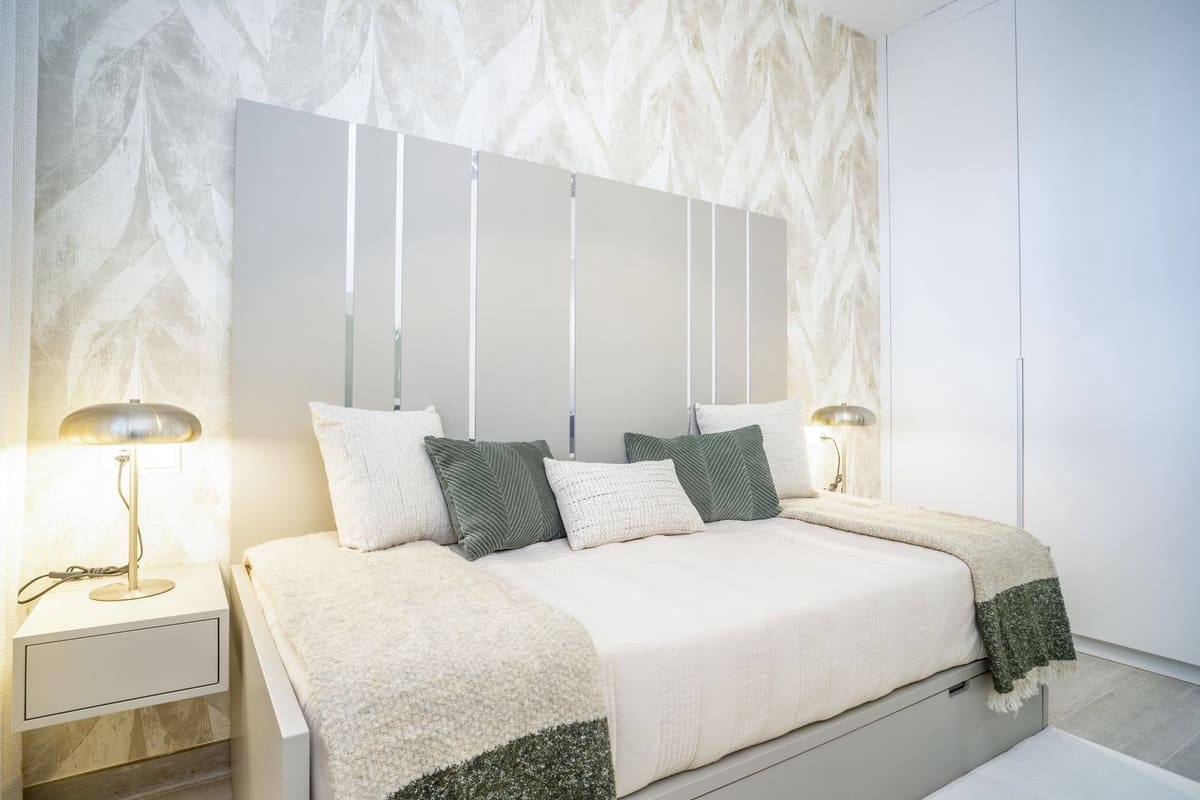 3 soverom Leilighet til salgs i Nueva Andalucia med svømmebasseng - € 1 090 000 (Ref: 9540148)