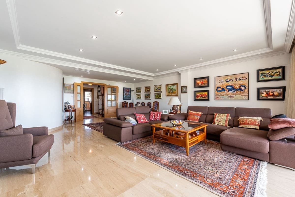 Apartamento de 3 habitaciones en Golden Mile en venta con piscina - 1.090.000 € (Ref: 9540149)