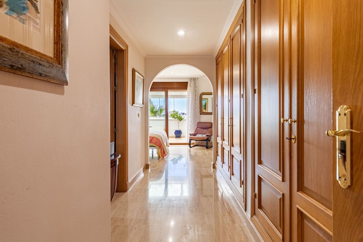 Apartamento de 3 habitaciones en Golden Mile en venta con piscina - 1.090.000 € (Ref: 9540149)