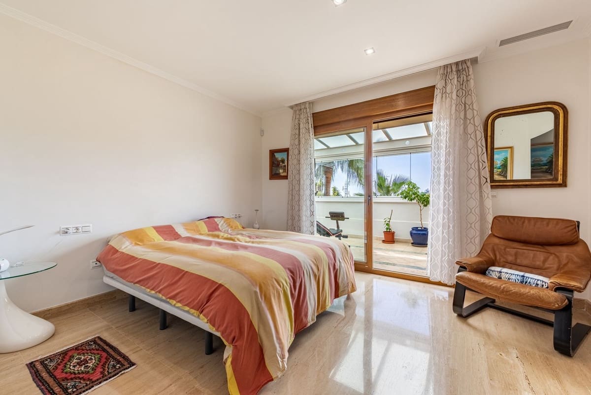 Apartamento de 3 habitaciones en Golden Mile en venta con piscina - 1.090.000 € (Ref: 9540149)