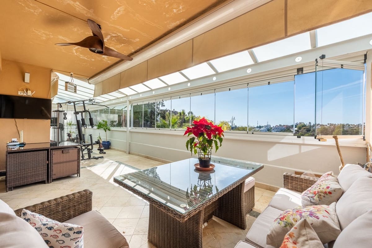 Apartamento de 3 habitaciones en Golden Mile en venta con piscina - 1.090.000 € (Ref: 9540149)